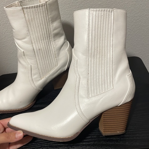 LuLus white boots - Picture 4 of 7